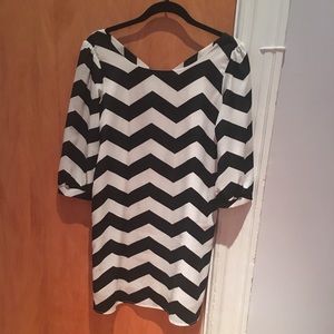 Black and white dress size medium, 6-8 dress size.